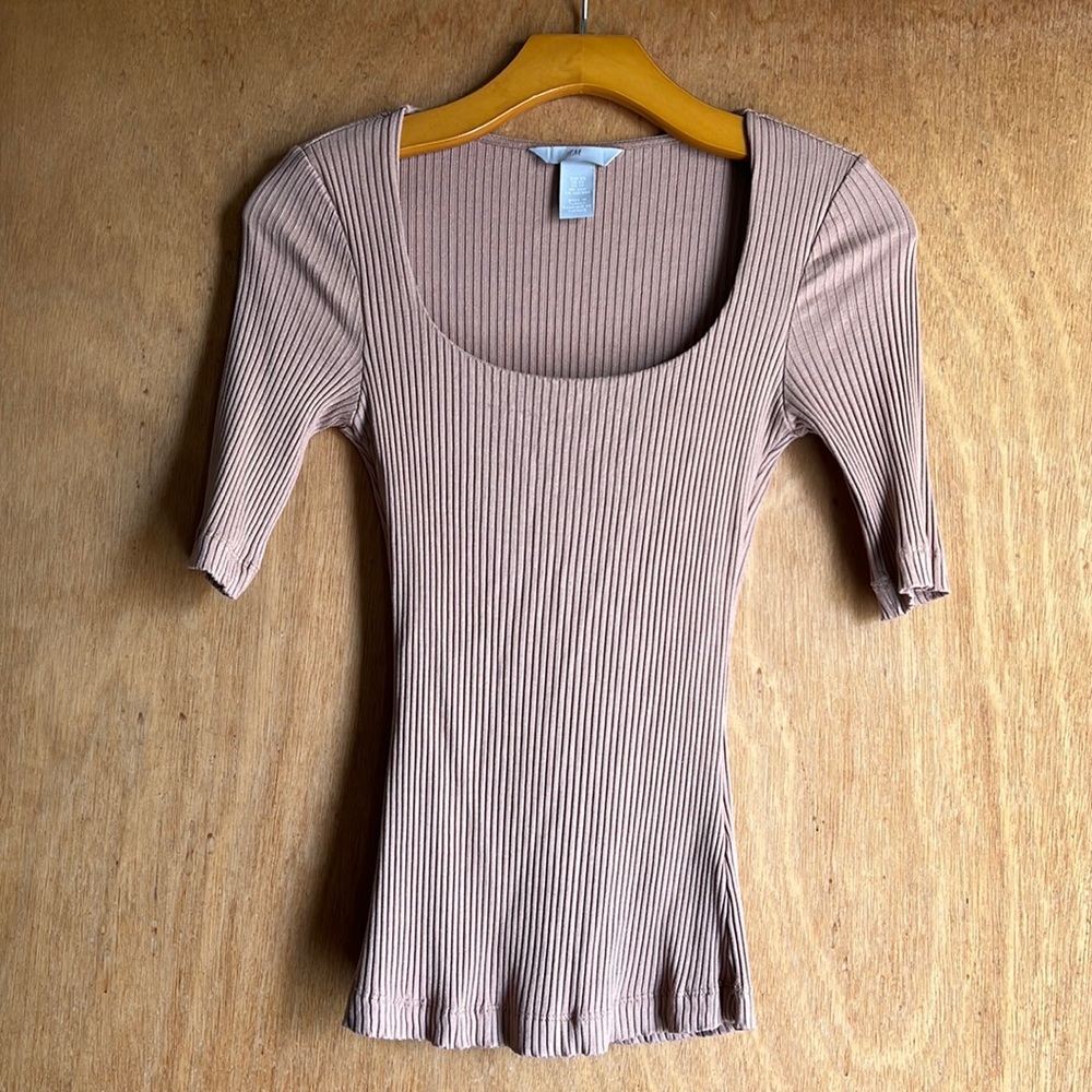 H&M women’s brown sweater top